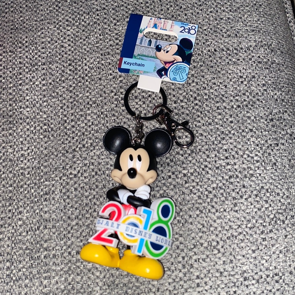 FINAL PRICE• Brand New • RARE• Mickey Mouse, Walt Disney World 2018 Key Chain